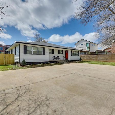 Home Grassy Yard, Walk To Bentonville Square Экстерьер фото