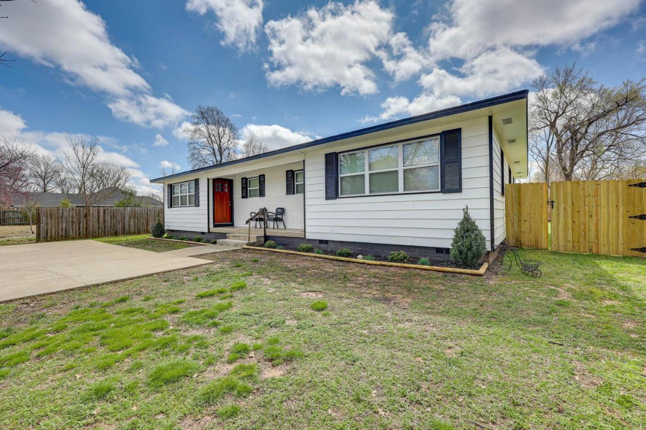Home Grassy Yard, Walk To Bentonville Square Экстерьер фото